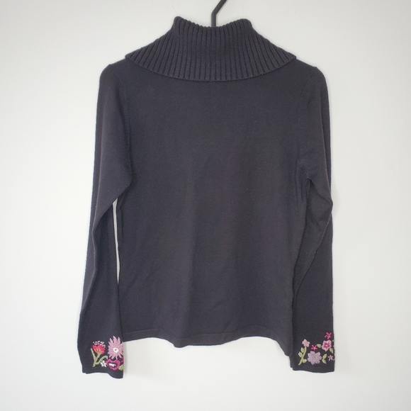 Black knit turtleneck with floral embroidery size medium - Picture 9 of 12